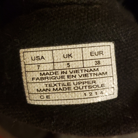 Sandals - Picture 2 of 3